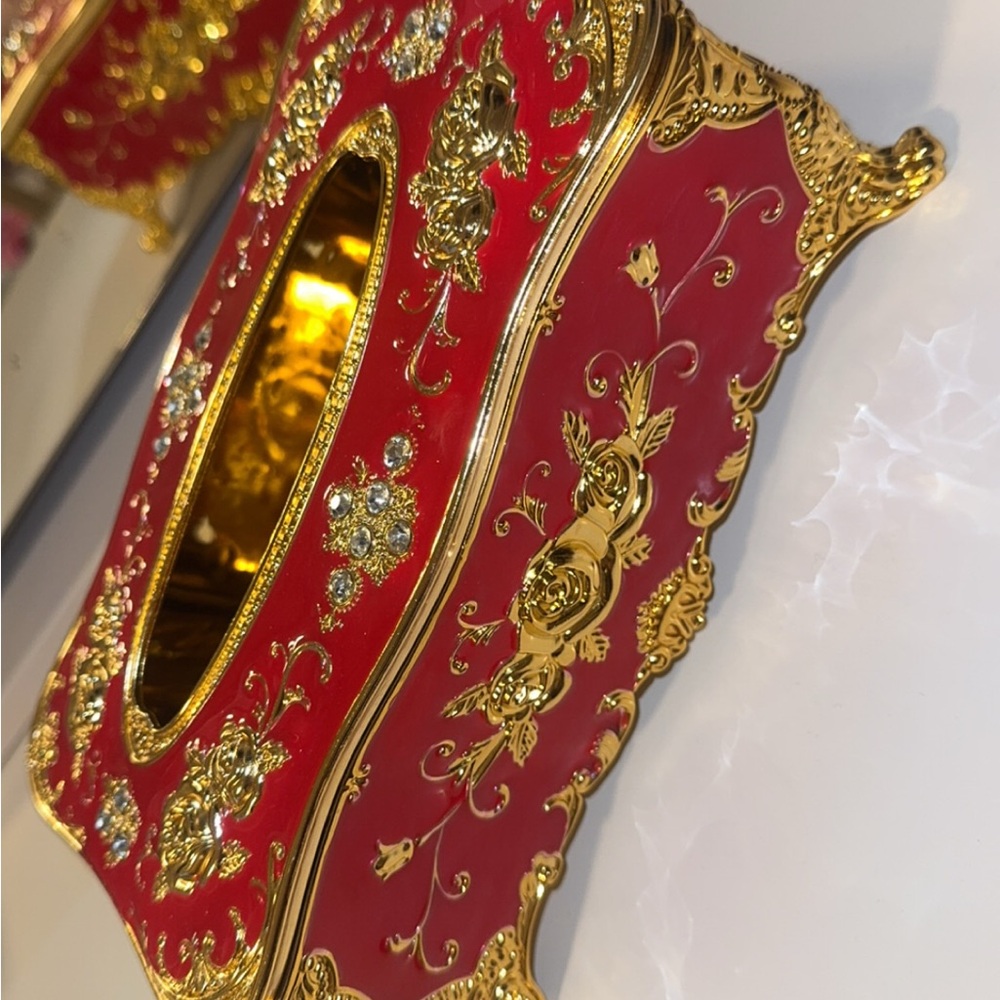 Elegant Red and Gold Decorative Box Tissue box